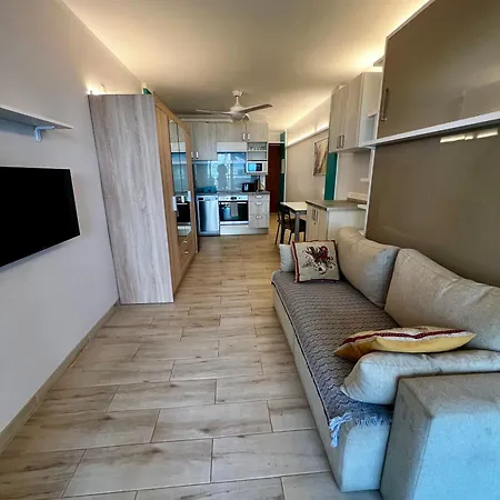 Ocean Coast Cristianos Comodoro