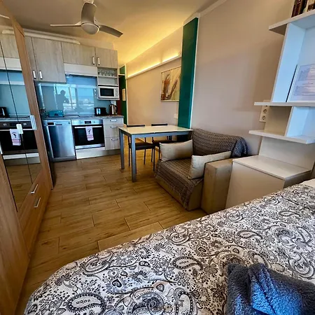 Ocean Coast Cristianos Comodoro 公寓