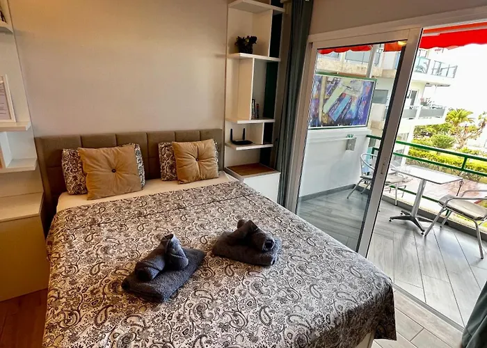 Ocean Coast Cristianos Comodoro 公寓 *